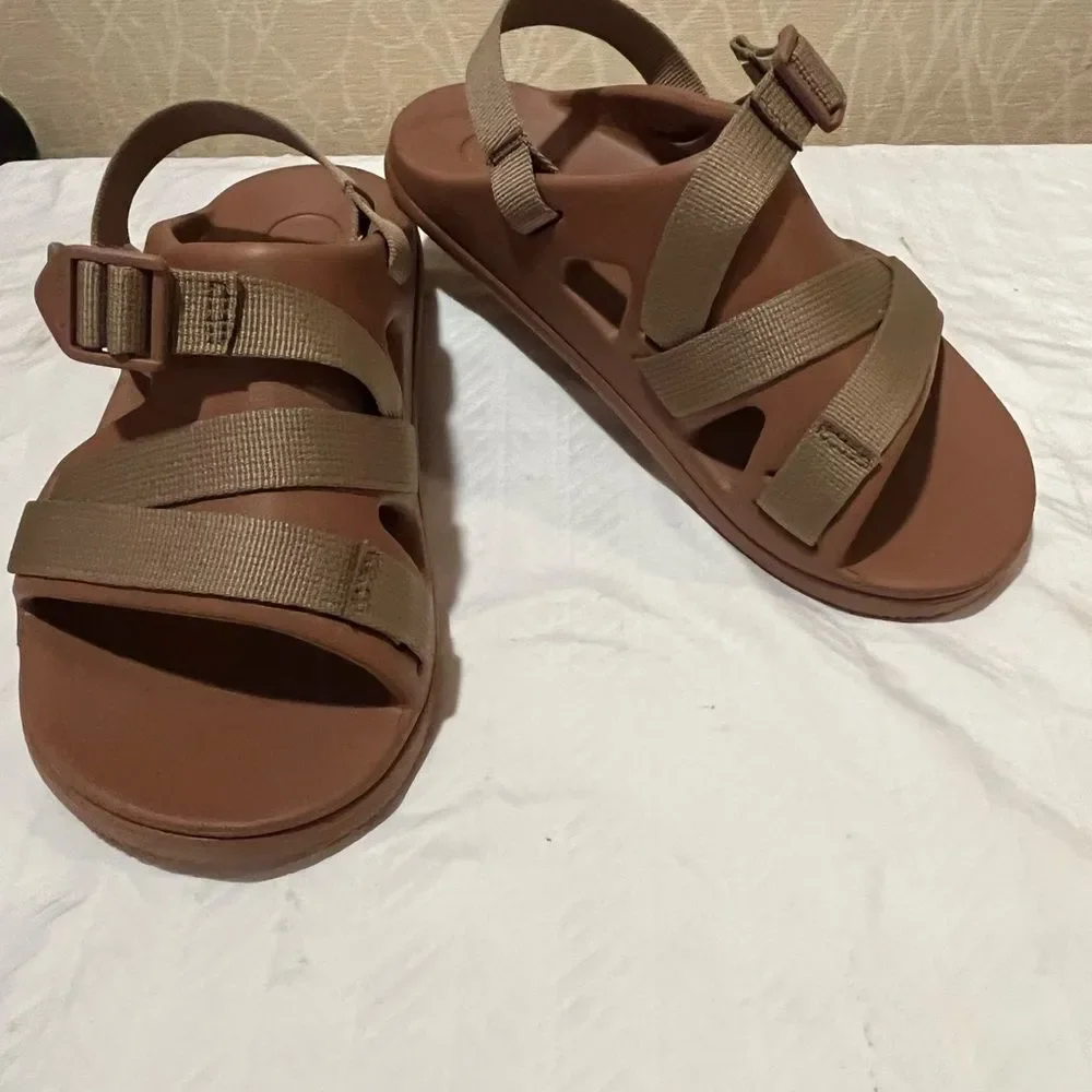 Chaco Chillos Sandals - Picture 1 of 10